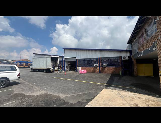 406M² WAREHOUSE TO LET IN SPARTAN